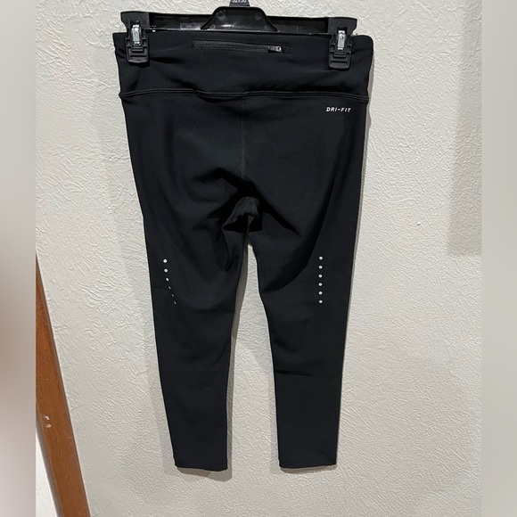 Nike Women's Black Leggings Cropped Length Size S EUC Running Workout Light - Picture 4 of 4